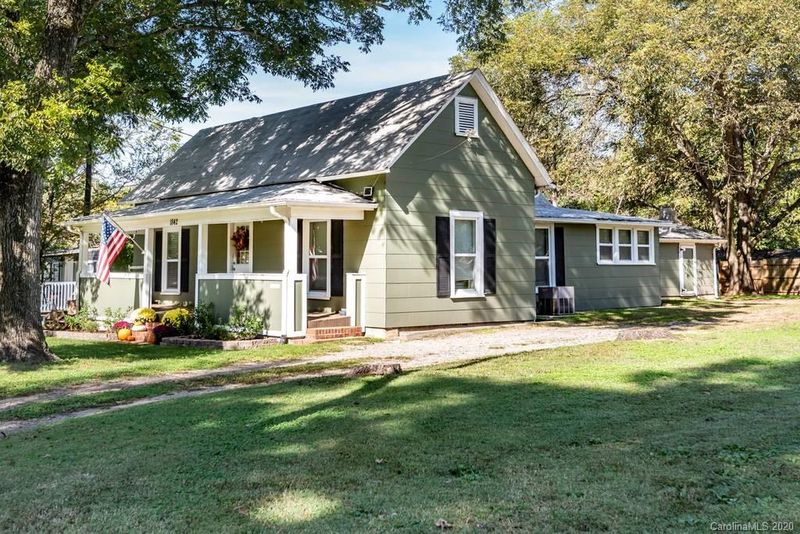 1842 1st Ave NW, Hickory, NC 28601