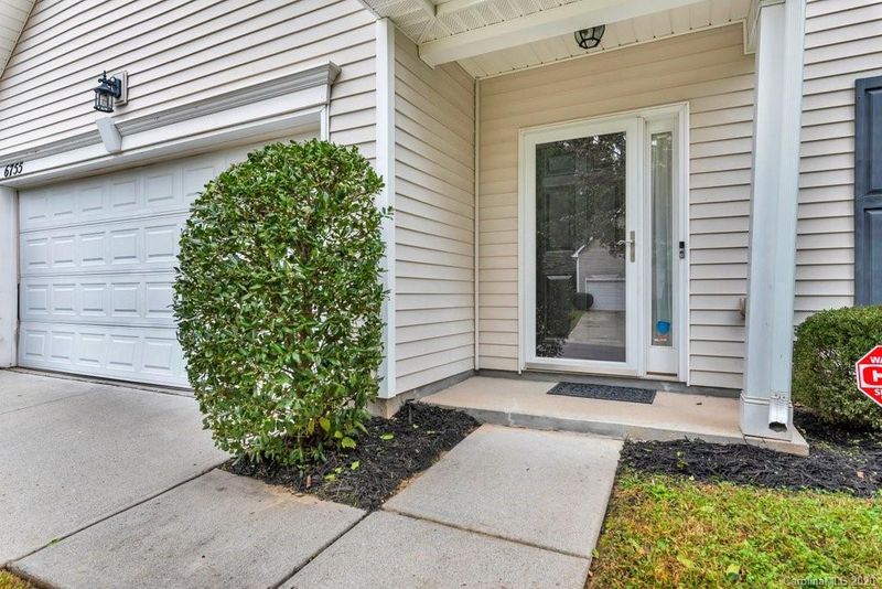 6755 Chieftain Dr, Charlotte, NC 28216