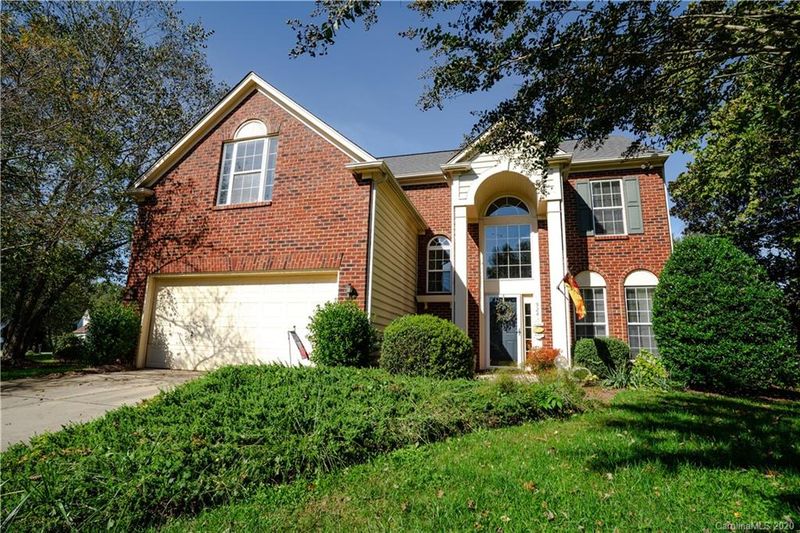 924 Clearbrook Rd, Matthews, NC 28105