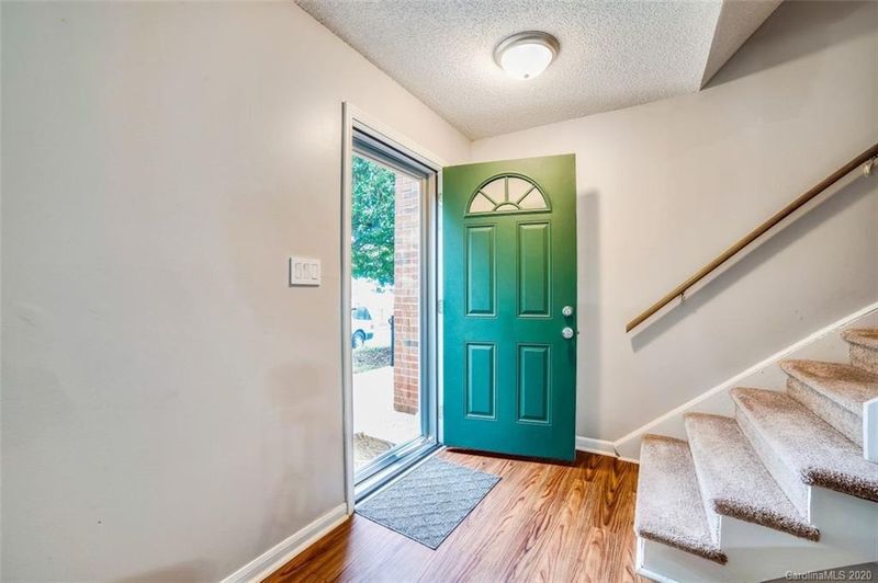 8808 Hunter Ridge Dr, Charlotte, NC 28226