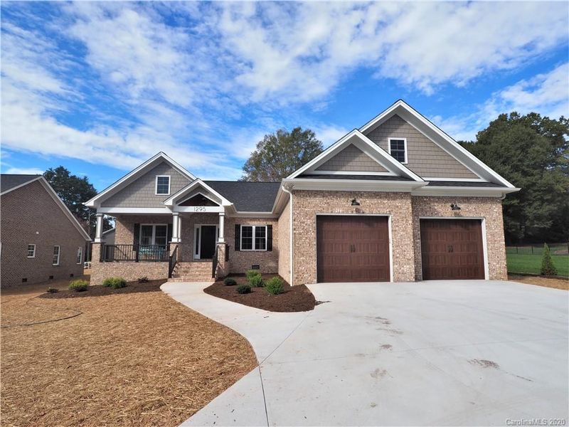 1295 6th St NW, Hickory, NC 28601