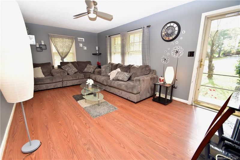 217 Wedgewood Dr, Gastonia, NC 28056