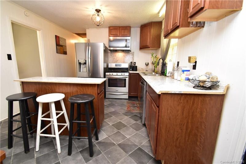 217 Wedgewood Dr, Gastonia, NC 28056