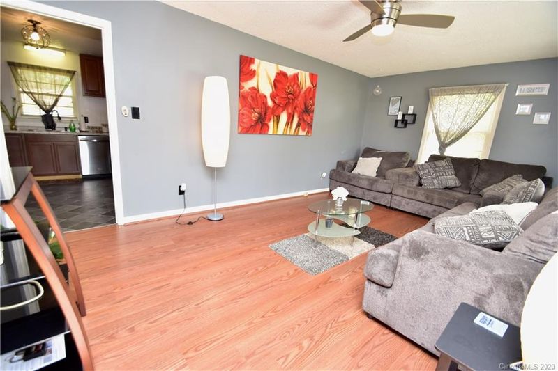 217 Wedgewood Dr, Gastonia, NC 28056