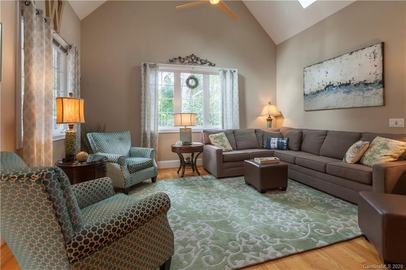 2512 Olde White Ln, Charlotte, NC 28226