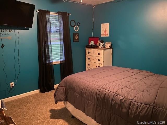 173 Candlestick Dr, Statesville, NC 28625
