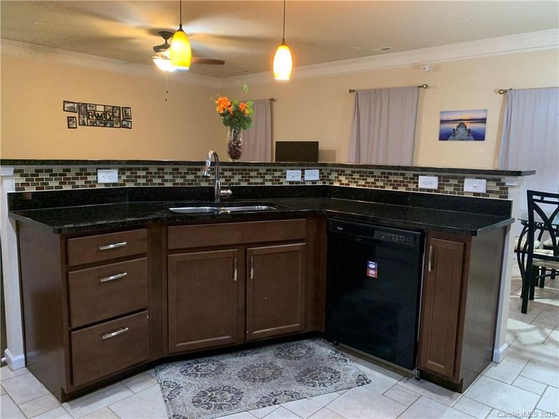 5017 Broad Leaf Ct, Dallas, NC 28034