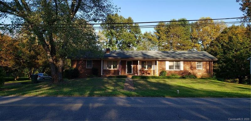 550 29th Avenue Dr, Hickory, NC 28601