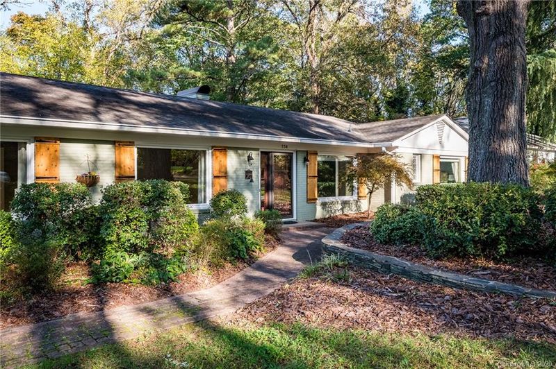 738 Dogwood Ln, Davidson, NC 28036
