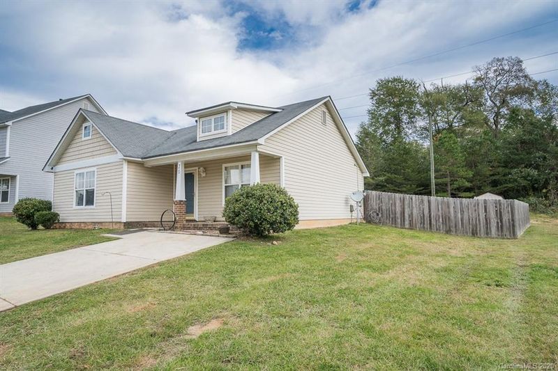 772 Raindrops Rd, Gastonia, NC 28054