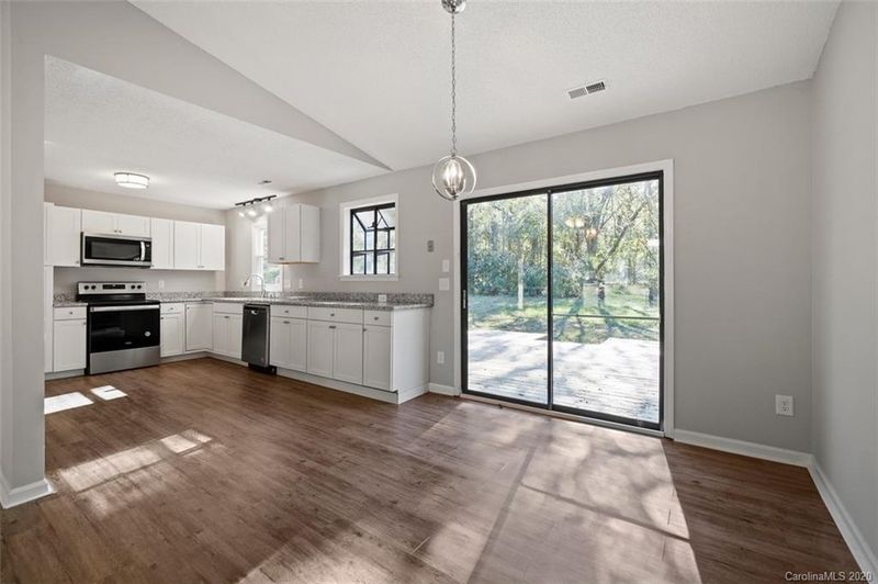 5820 Old Meadow Rd, Charlotte, NC 28227