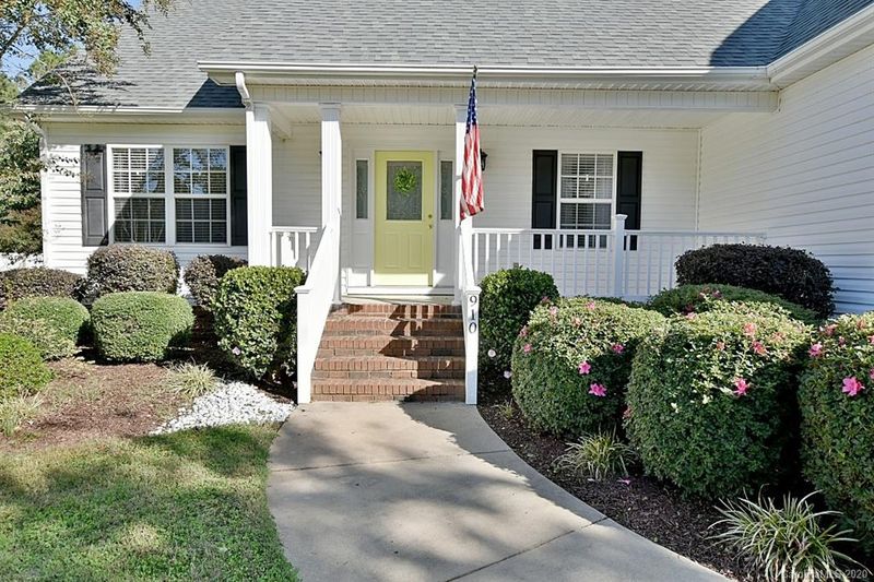 910 Snow Prince Ln, York, SC 29745