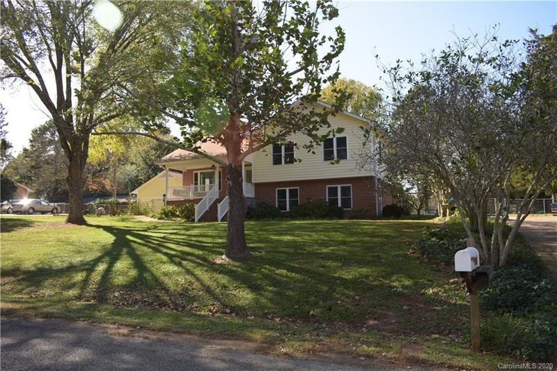 10621 South Hampton Dr, Charlotte, NC 28227