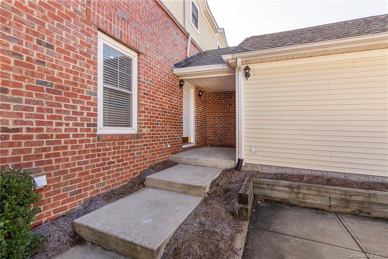 6941 Misty Pine Ln, Charlotte, NC 28217