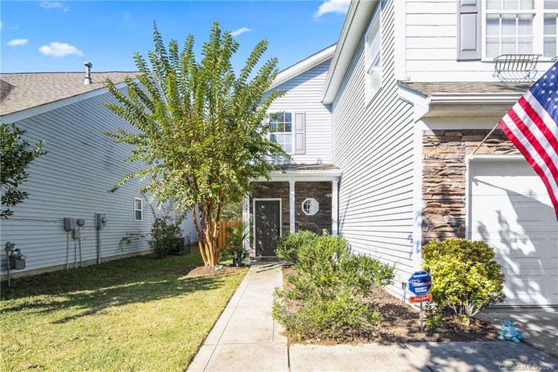 15622 Lakepoint Forest Dr, Charlotte, NC 28278