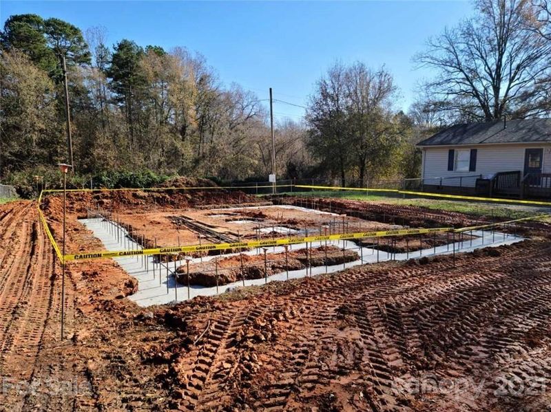 512 N Hill St, Dallas, NC 28034