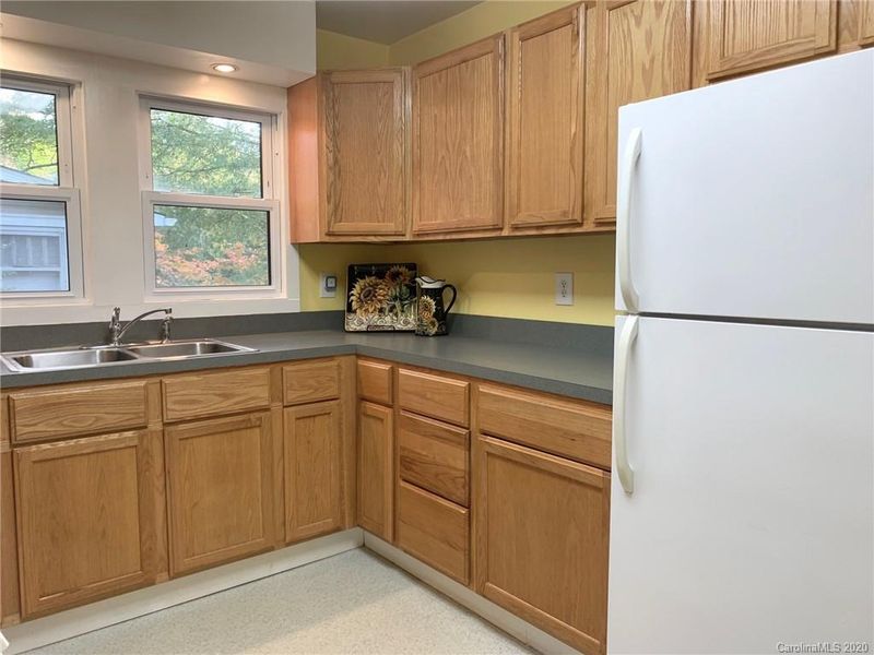 416 Chrysler St, Kannapolis, NC 28083