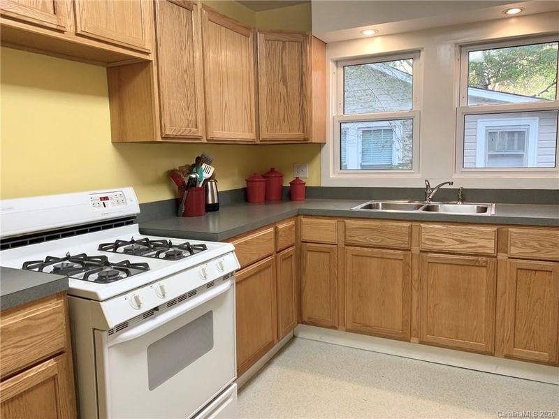 416 Chrysler St, Kannapolis, NC 28083