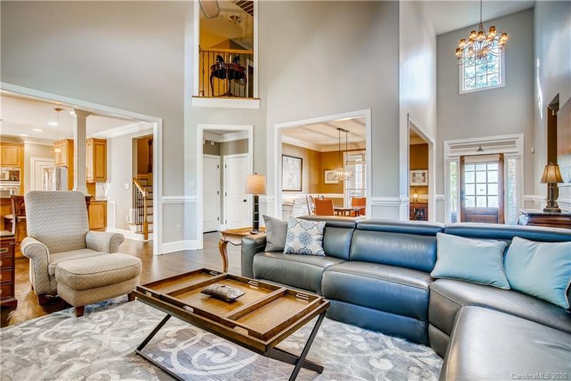 2002 Stonehill Ln, Matthews, NC 28104