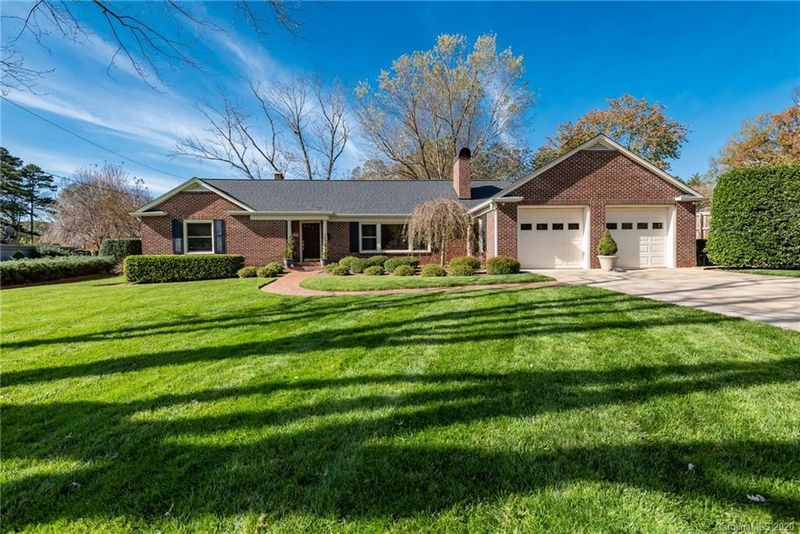 1518 4th St NW, Hickory, NC 28601