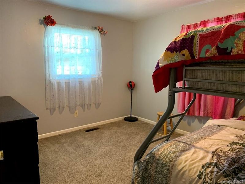1946 Barringer Cir, Newton, NC 28658
