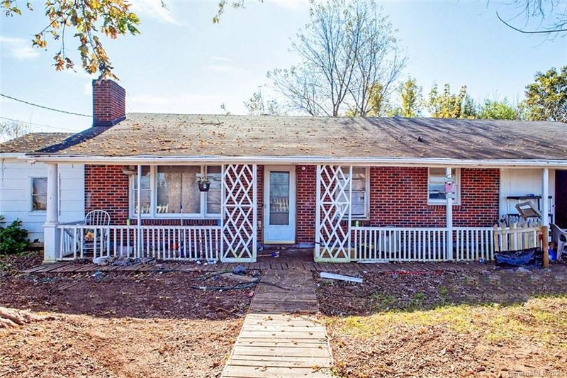2171 8th Ave NW, Hickory, NC 28601
