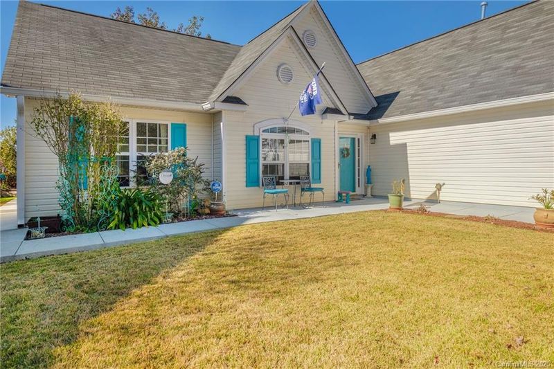 329 Ashton Bluff Cir, Mount Holly, NC 28120