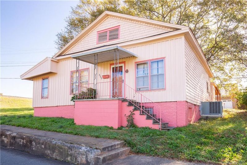 135 8th Ave, Cramerton, NC 28032