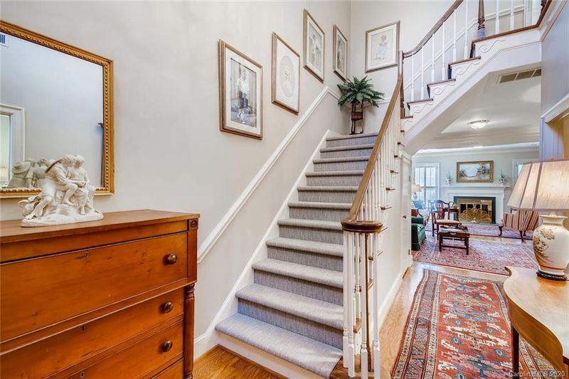 2803 Sharon View Rd, Charlotte, NC 28210