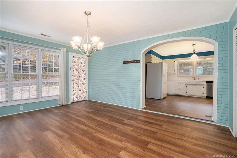 233 Lakeview Dr, Belmont, NC 28012