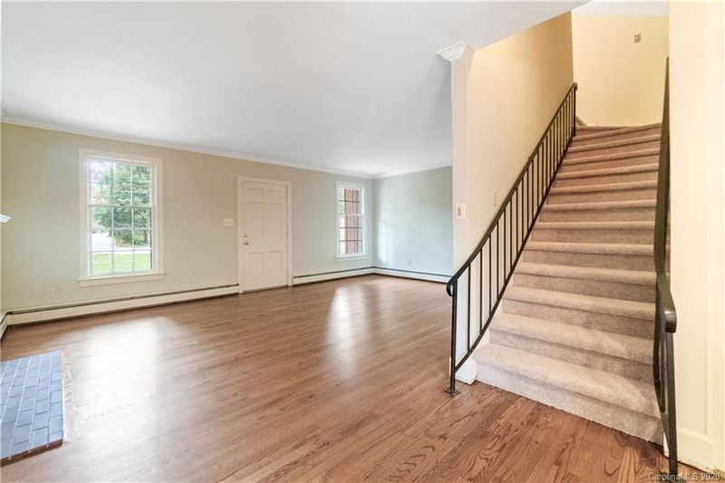 1265 6th St NW, Hickory, NC 28601