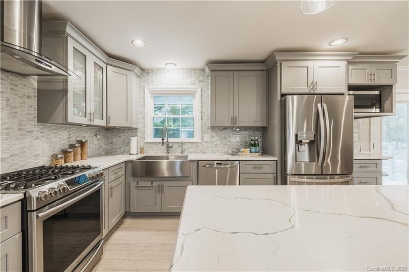 6163 Sharon Rd, Charlotte, NC 28210