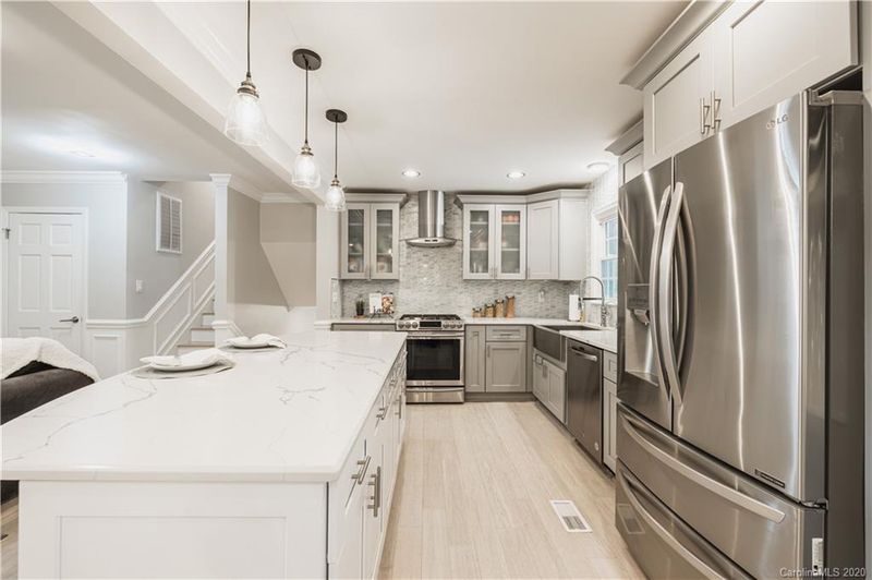 6163 Sharon Rd, Charlotte, NC 28210