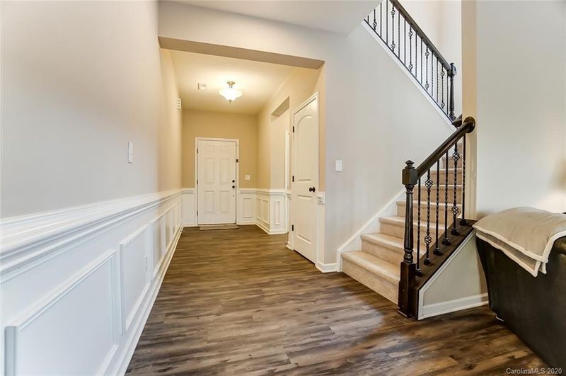1822 Swan Dr, Charlotte, NC 282165