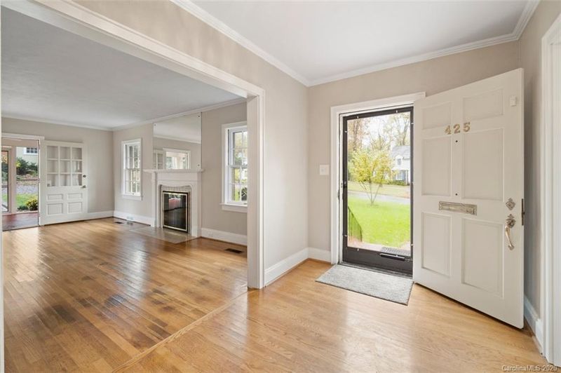 425 5th Avenue Pl NE, Hickory, NC 28601