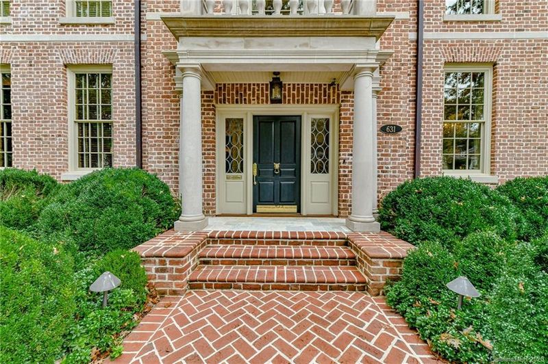 631 Museum Dr, Charlotte, NC 28207