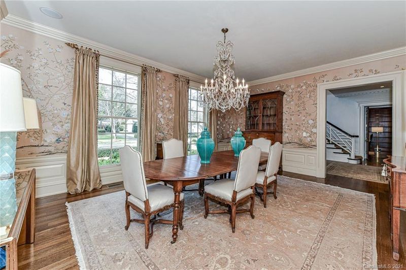 631 Museum Dr, Charlotte, NC 28207