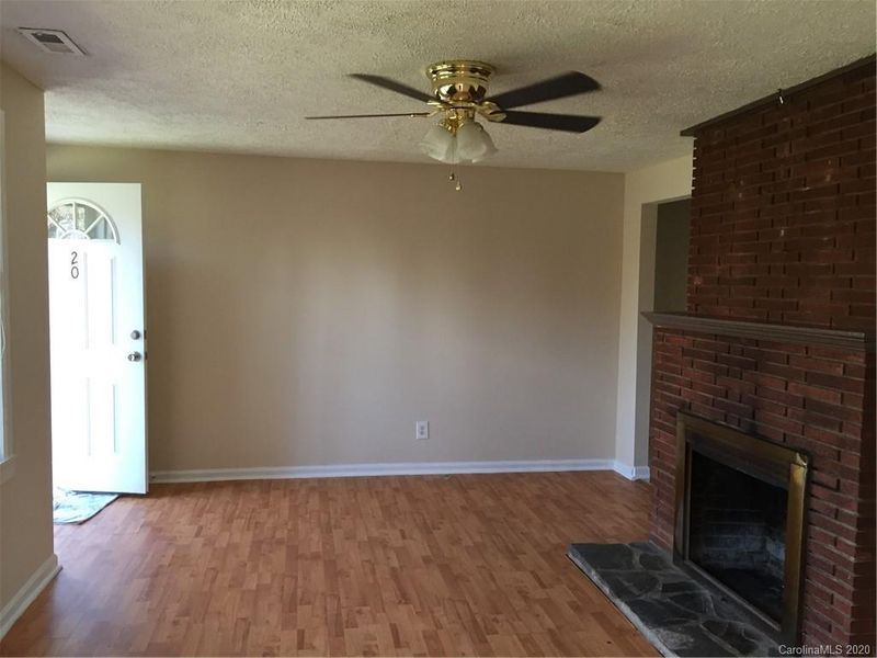 20 E Holly St, Maiden, NC 28650