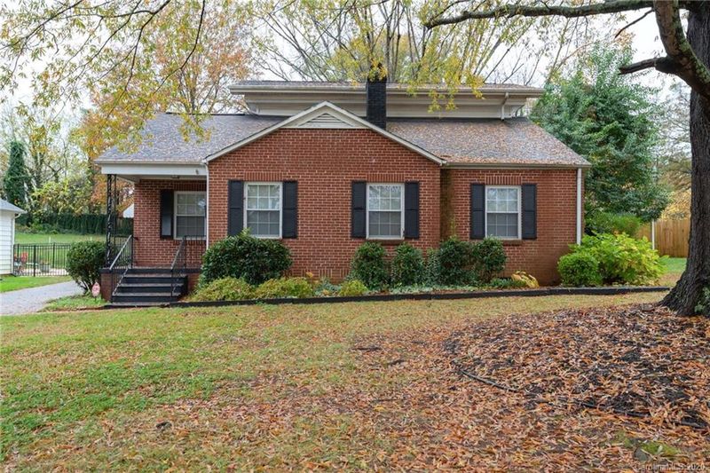 1405 11th St NW, Hickory, NC 28601