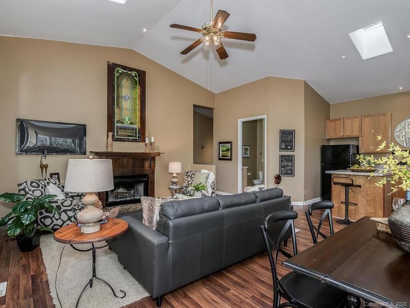 7608 Cedarbrook Dr, Charlotte, NC 28215