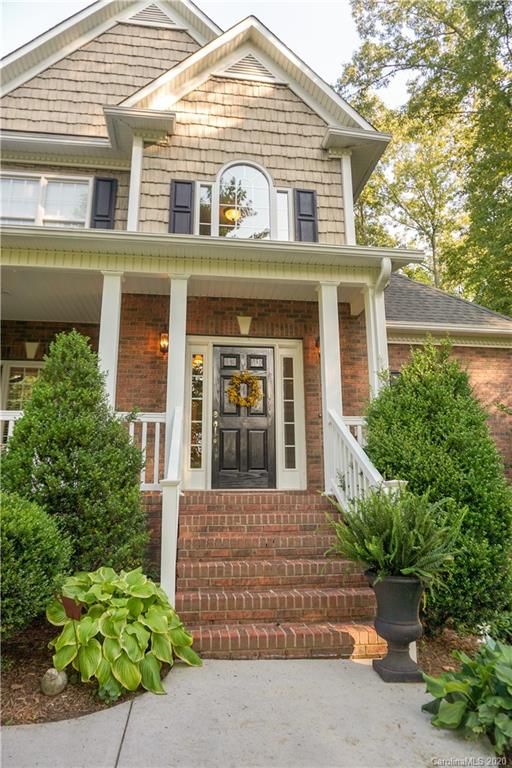 4014 Pinecrest Dr NE, Hickory, NC 28601