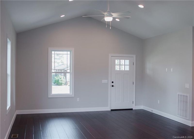 325 22nd St NW, Hickory, NC 28601