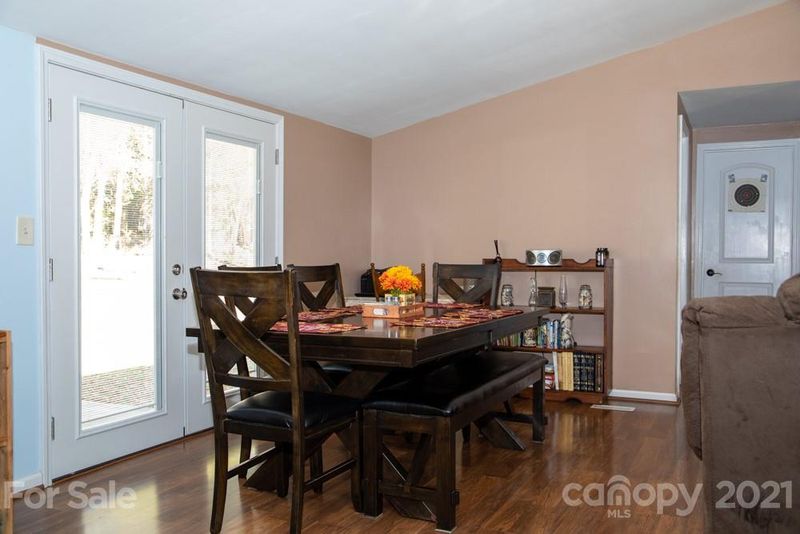 141 Pond View Rd, Mooresville, NC 28115