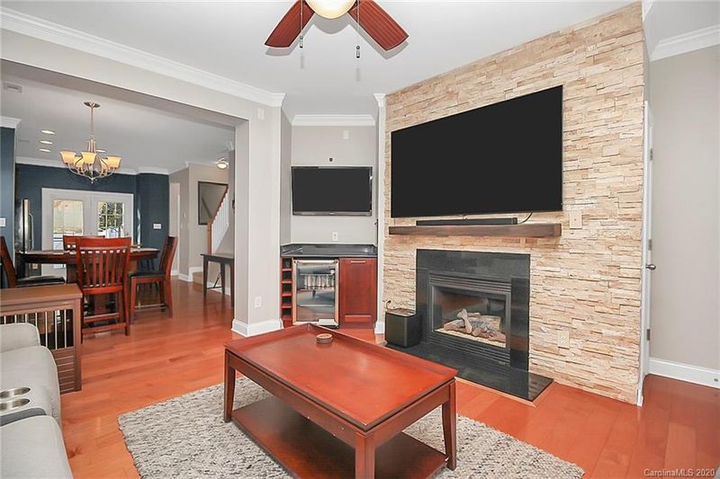 305 Hurston Cir, Charlotte, NC 28208
