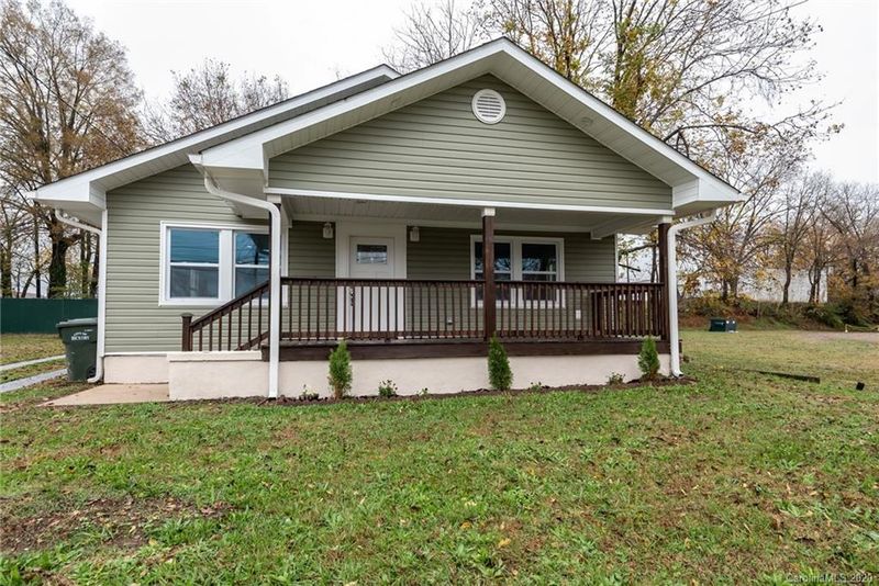 762 1st Ave SW, Hickory, NC 28602