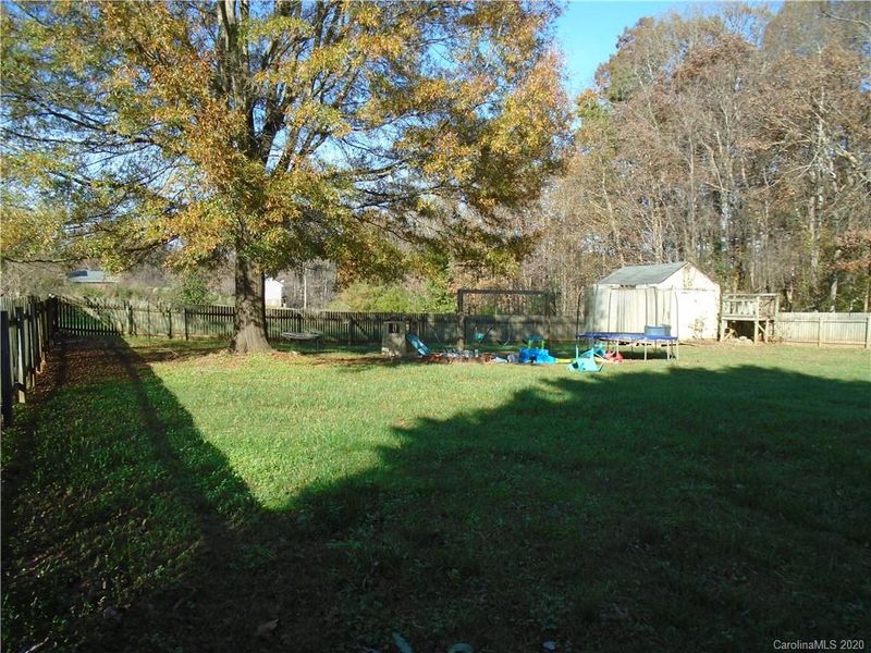 1230 Landsdowne Dr, Conover, NC 28613