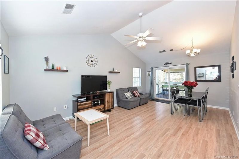 9613 Farmridge Ln, Matthews, NC 28105