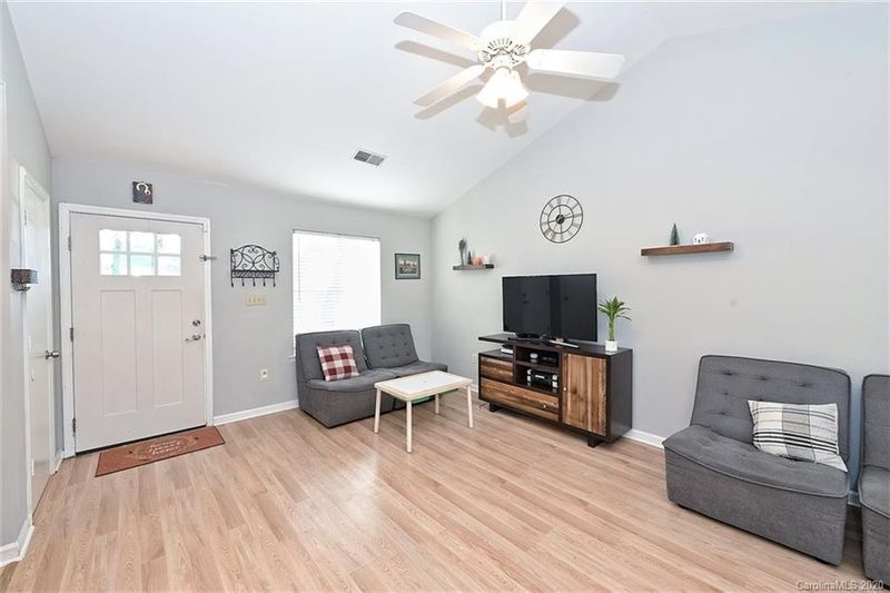 9613 Farmridge Ln, Matthews, NC 28105