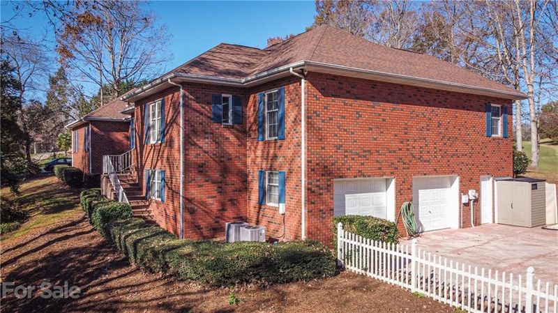 3705 Wandering Ln NE, Hickory, NC 28601