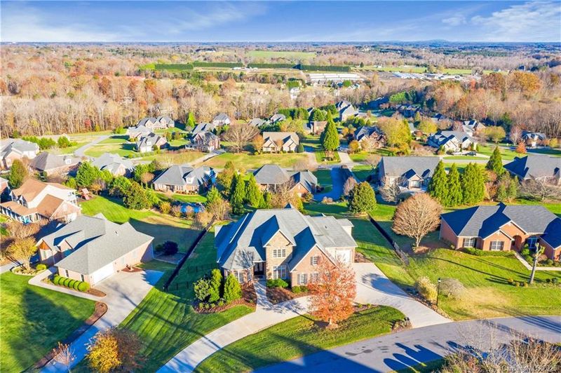 6209 Dwayne Starnes Dr, Hickory, NC 28602